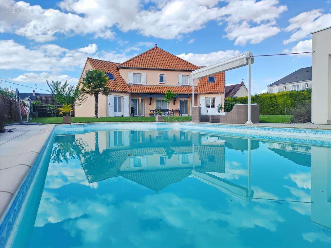 Maison à SAINT-PRYVE-SAINT-MESMIN