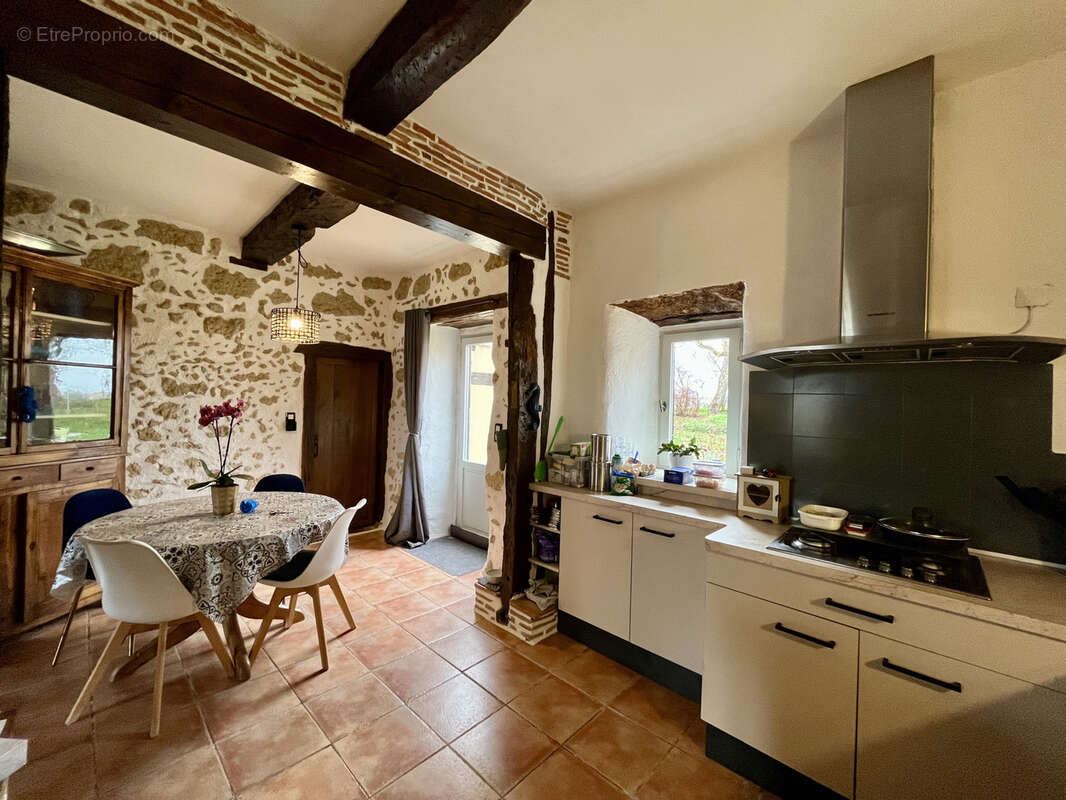 Maison à SEISSAN