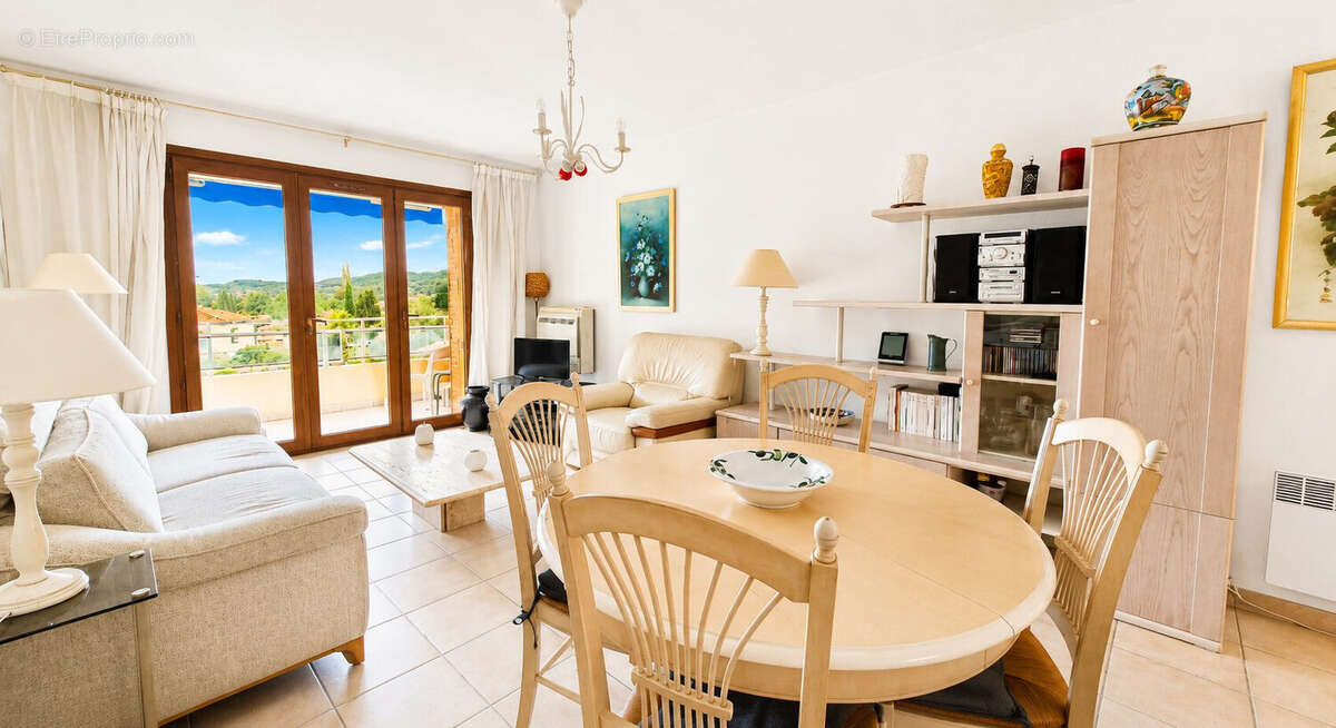 Appartement à BORMES-LES-MIMOSAS