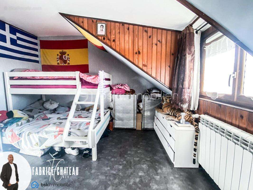 Maison familiale avec dépendance indépendante et sous-sol - photo 9