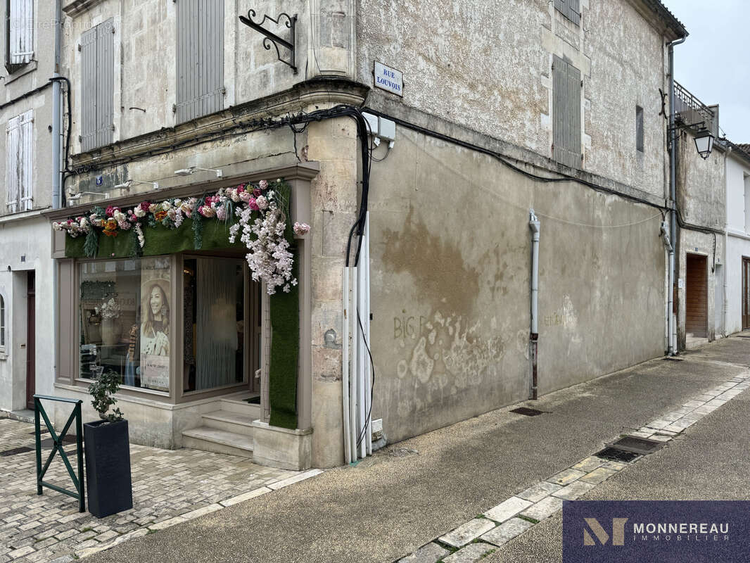 Appartement à BARBEZIEUX-SAINT-HILAIRE
