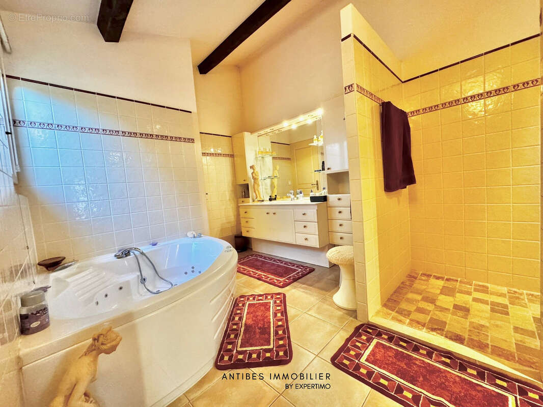 Maison à LA GARDE-FREINET