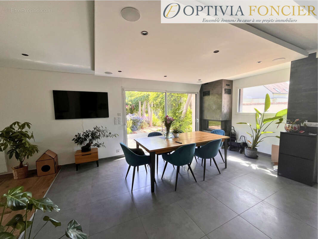 Maison contemporaine 2014 - T8 -  DPE : B 197 m2 - 1300 m2 de terrain - photo 5