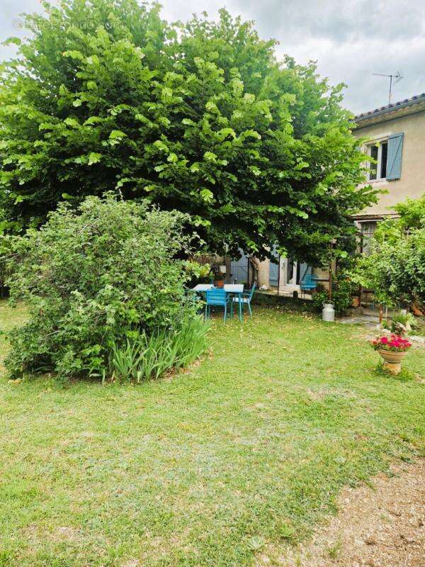 Charme, authenticité et potentiel pour cette belle maison de 90 m² + 50 m² de remise sur un terrain 690 m² constructible dans sa - photo 12