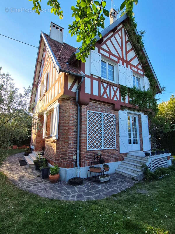 Maison à BEAUCHAMP