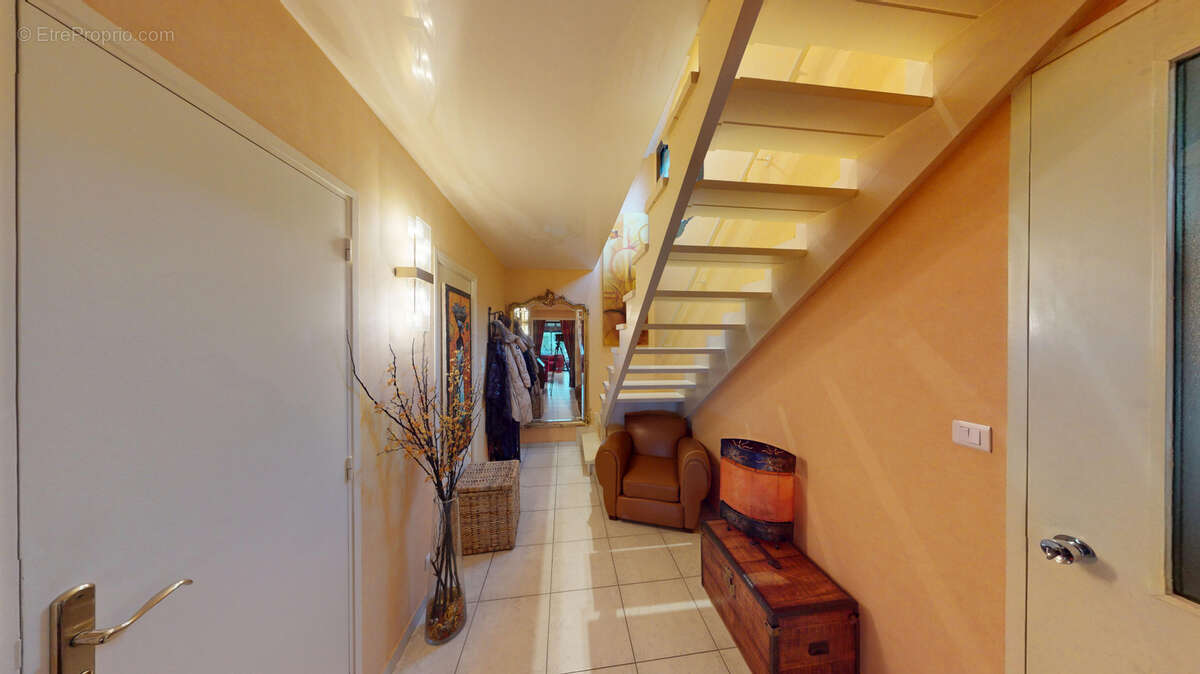 Maison à ONET-LE-CHATEAU