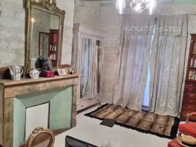 Maison à CASTELNAU-MONTRATIER