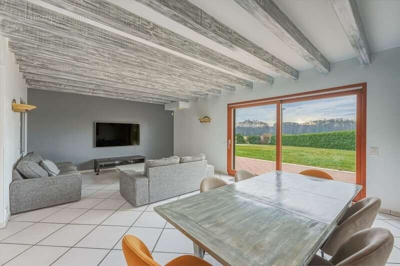 Maison à PREVESSIN-MOENS