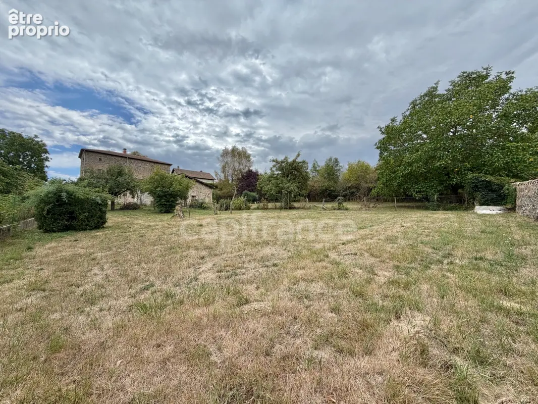 Maison en pierre de 150 m2, 4 chambres, terrain de 2 000 m2 + 9 383 m2 en fermage, combles aménageables de 75 m2, puits, garage  - photo 19