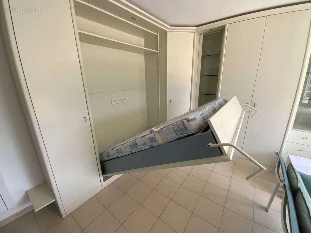 Menton Riviera grand studio de 32 m2, dernier étage, belle terrasse de 14 m2 - photo 10