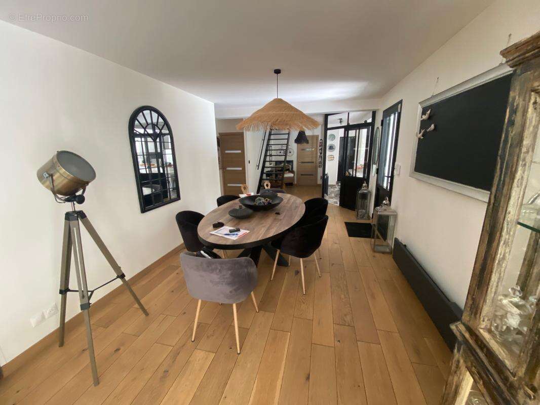 Villa COUP DE COEUR de 2002 de 173 m² avec Garage spacieux de 40 m² et Piscine - photo 6