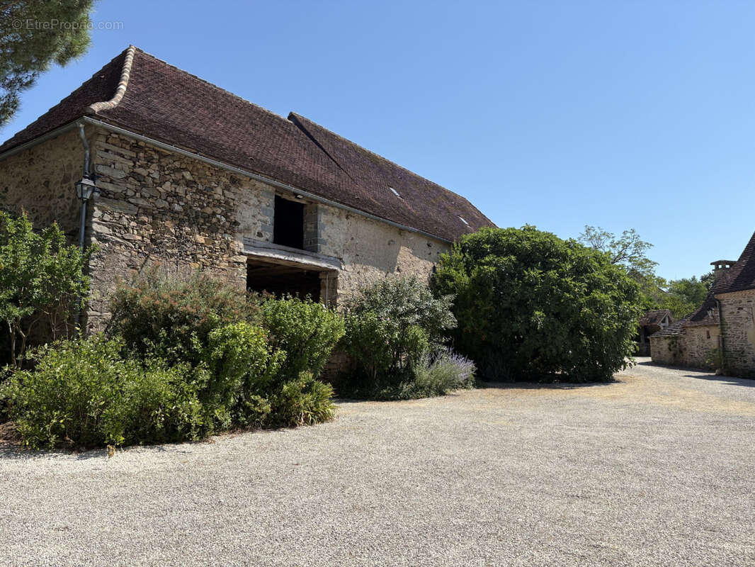Genis Magnifique propriété Périgourdine avec gite, piscine, parc et vues - photo 3