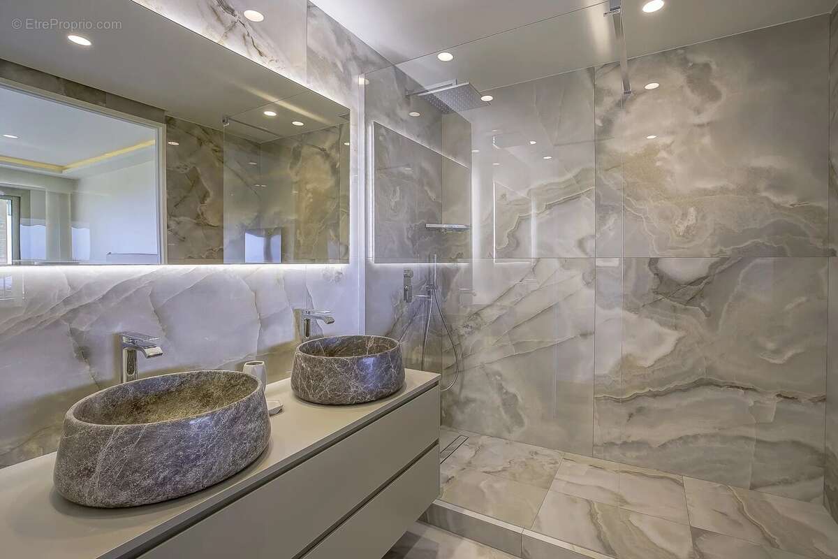 Luxueux Appartement à Cannes Basse Californie, Résidence avec jardin et piscine, vue mer - photo 8