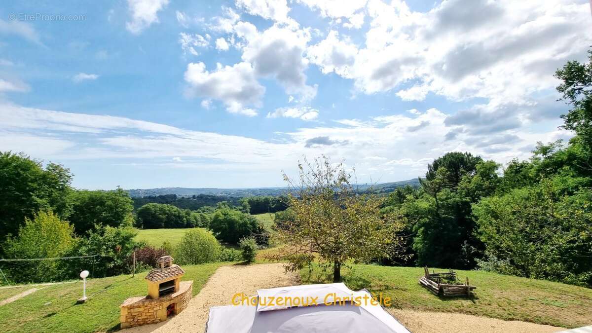 24200 Sarlat La Caneda :Maison et gîte, dépendances et piscine sur 5000m² - photo 15