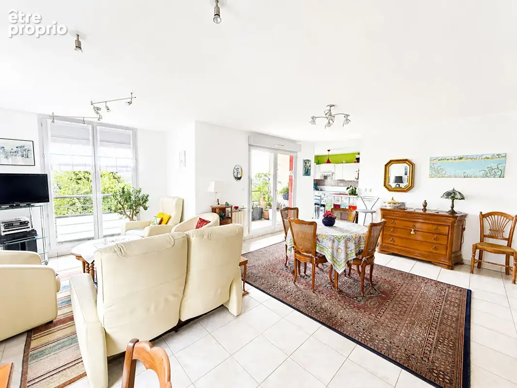 Rare ! t-4 récent , 3 chambres , 2 balcons ,garage double - photo 6