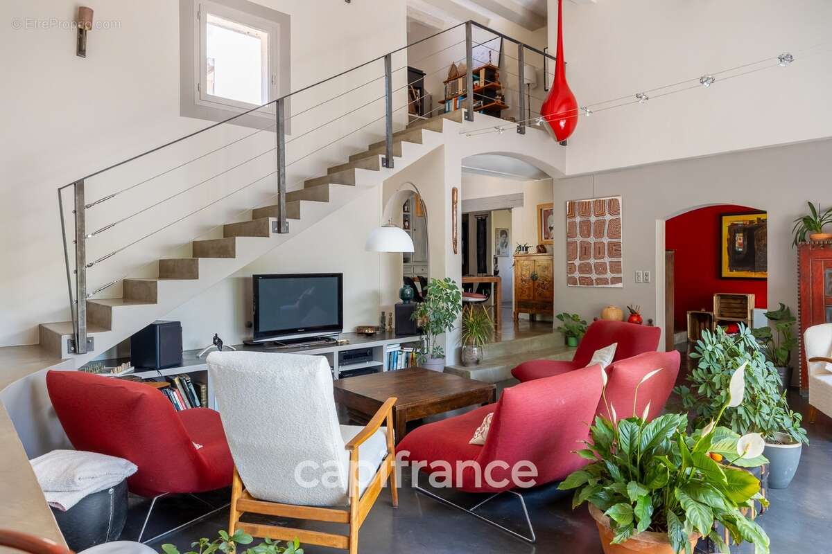Maison à vendre 7 pièces avec T2 indépendant à Fuveau avec jardin - photo 7