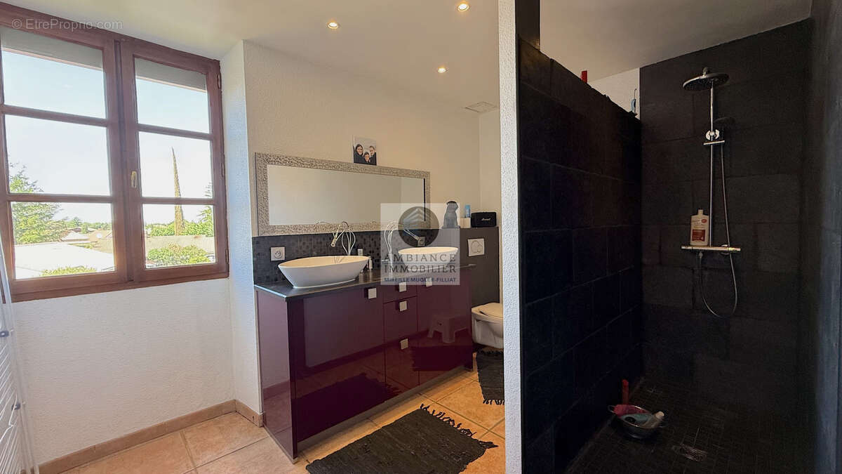 Appartement à LIVRON-SUR-DROME