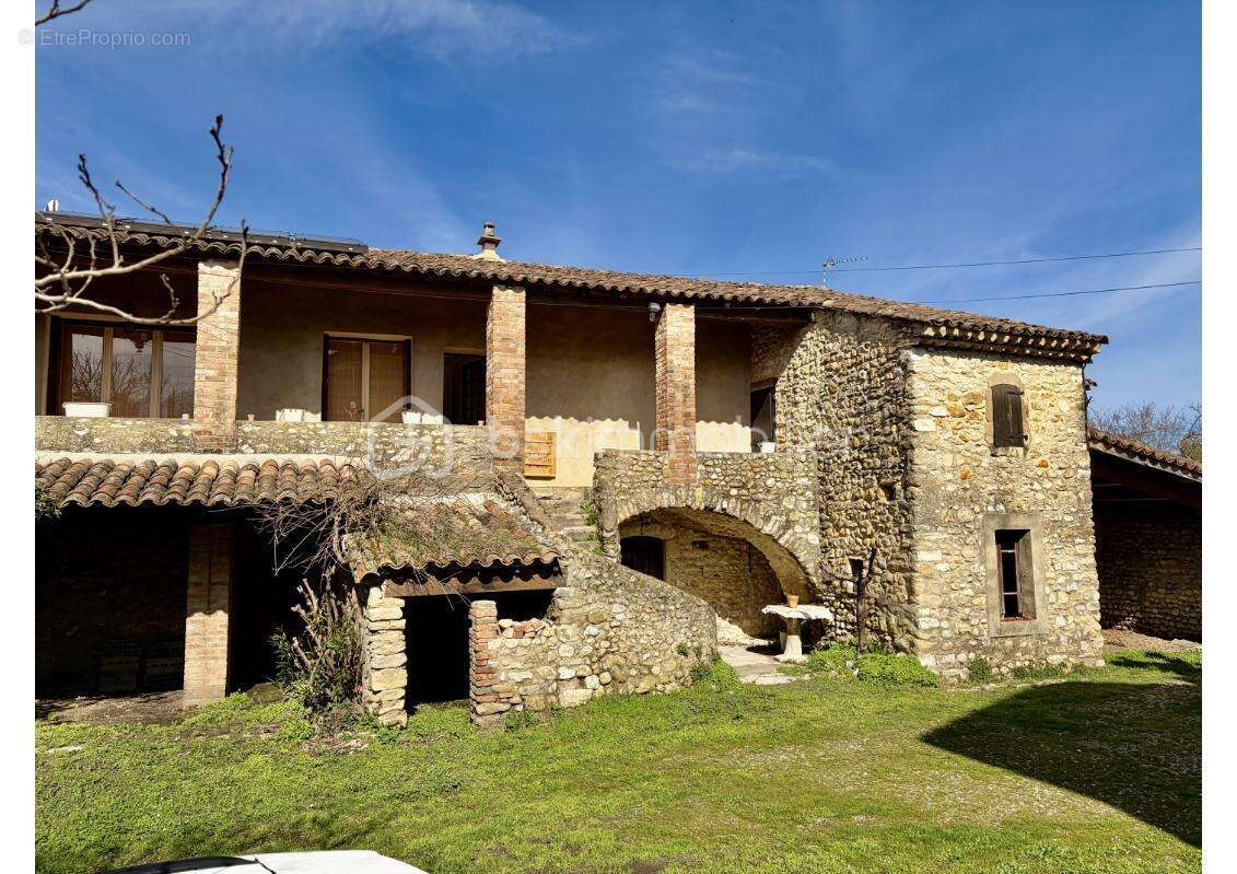  Opportunité Rare : Mas en pierre de 1800 sur 2600 m² constructibles – Prix en baisse ! - photo 2