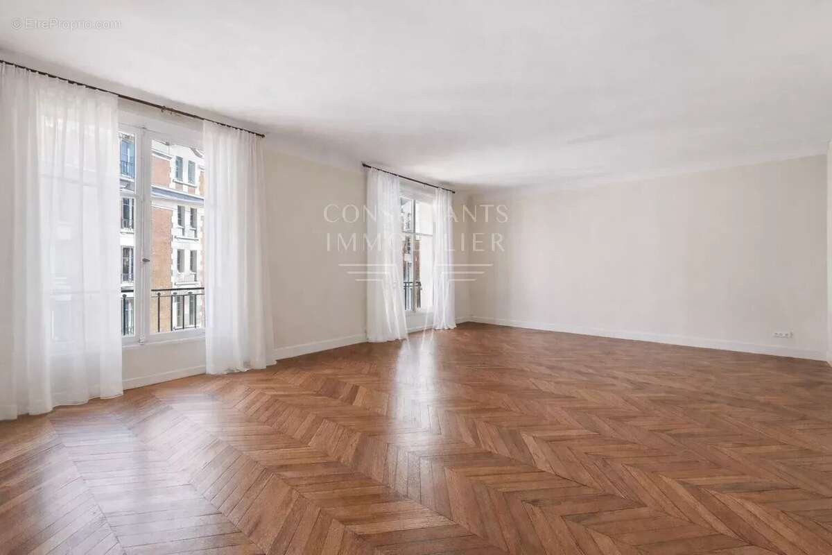 Appartement à NEUILLY-SUR-SEINE