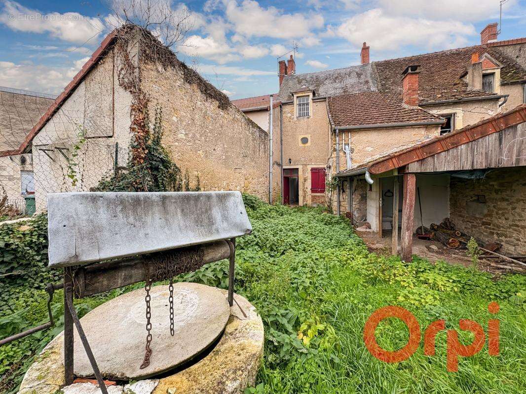 Maison à BRUERE-ALLICHAMPS