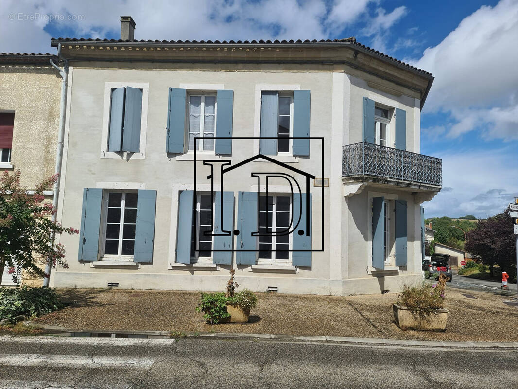 Façade  - Maison à LAUZUN