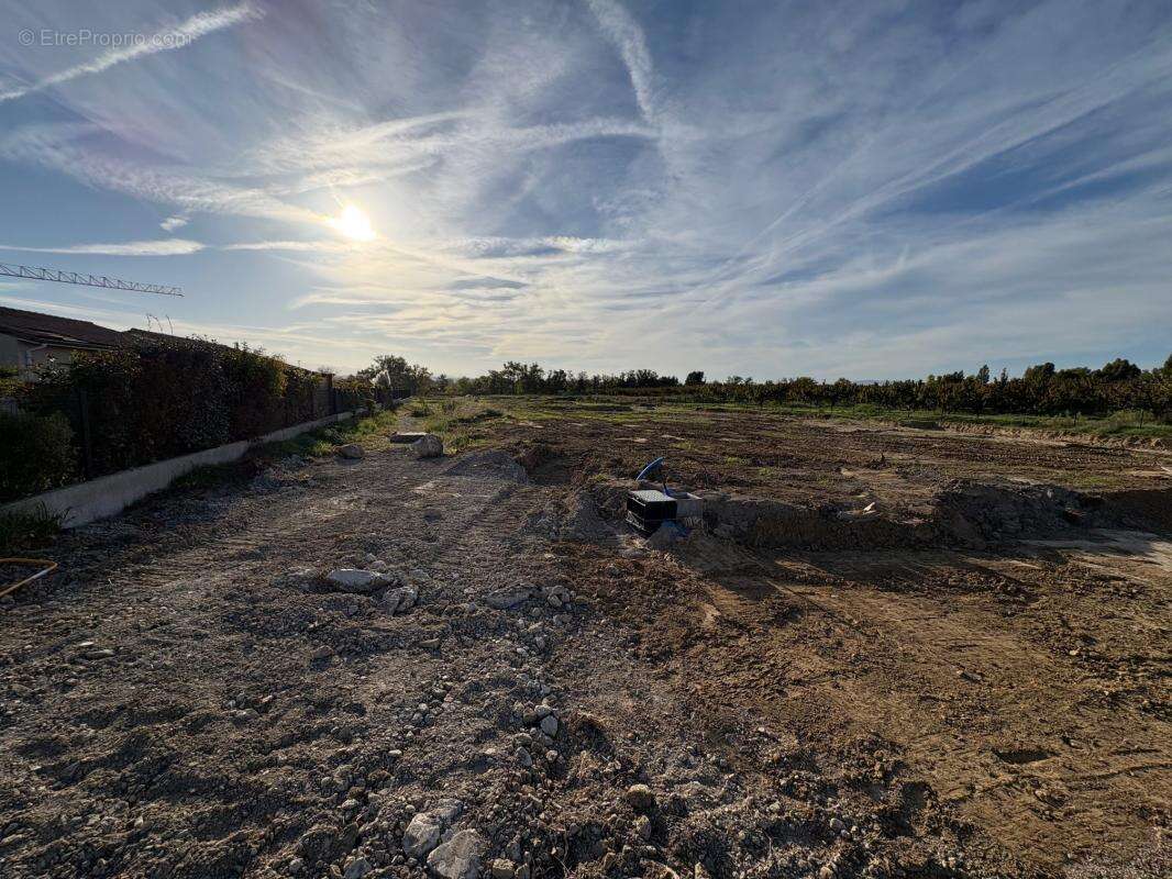 Terrain à CHARMES-SUR-RHONE