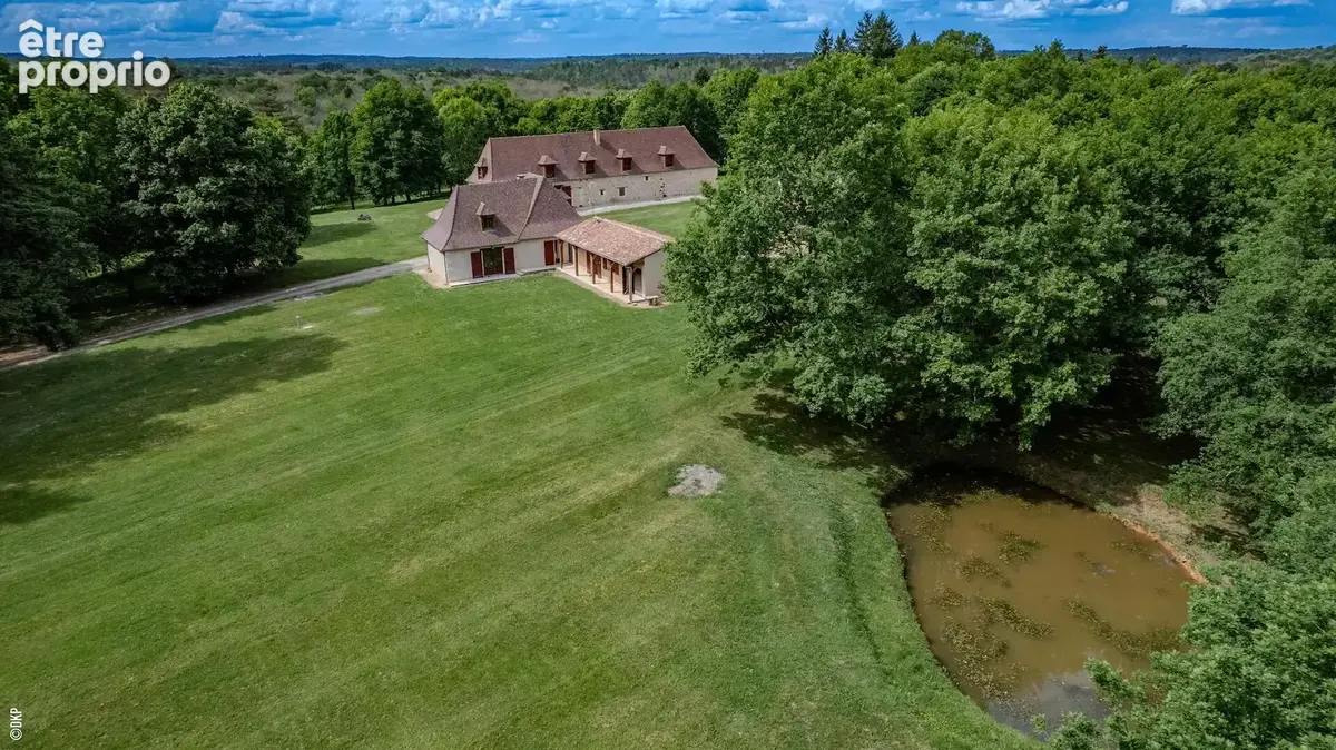 Domaine d'exception sur 100 hectares de forêt privée et bâtis en pierre. Vidéo sur demande - photo 10