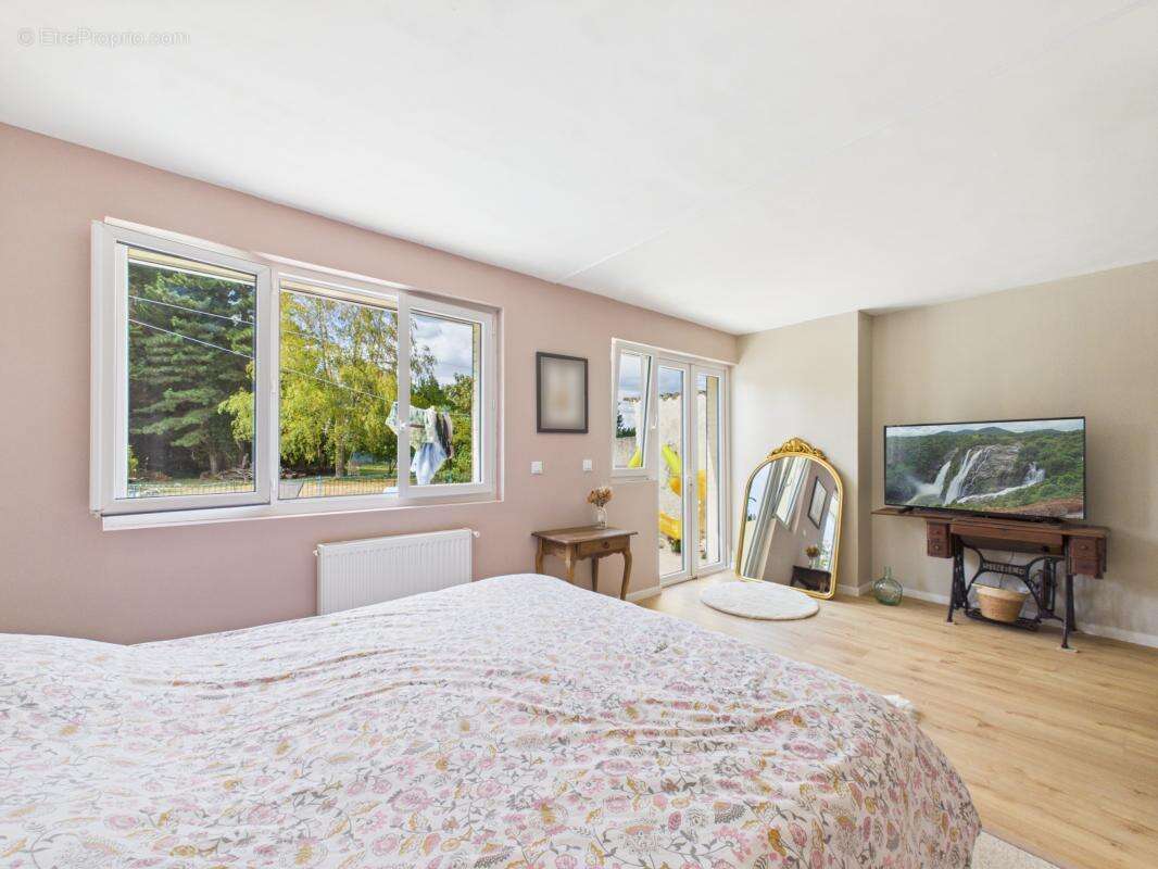 Maison 280 m² à Vieux-Conde  - photo 8
