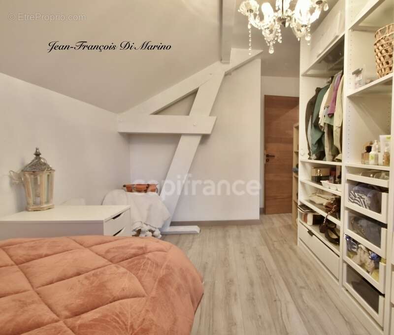 Maison à SCIENTRIER