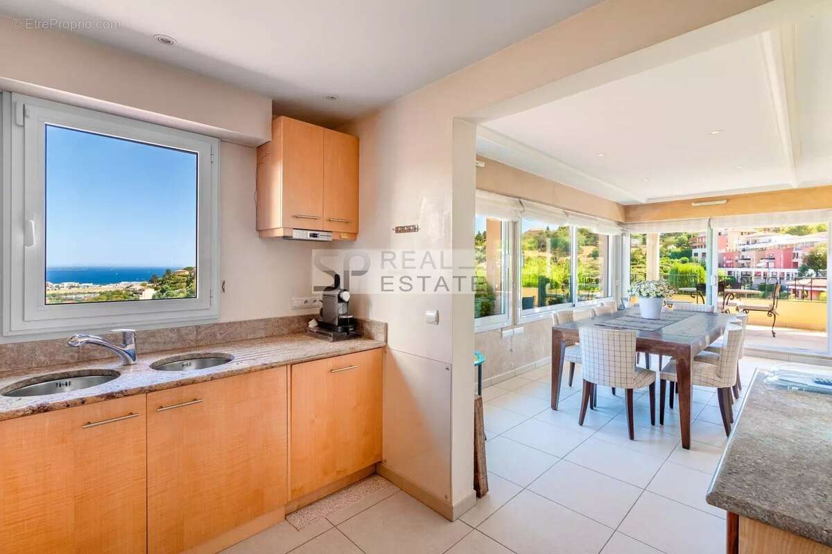 Appartement à MANDELIEU-LA-NAPOULE