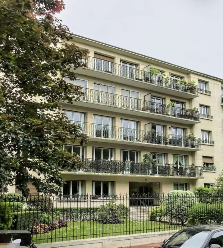 Appartement à CHARENTON-LE-PONT