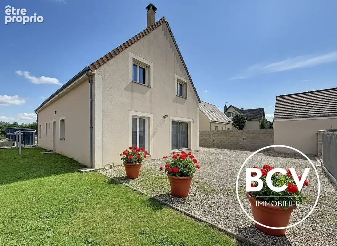 Maison de 2015 type T6 avec 4 chambres et garage - photo 1