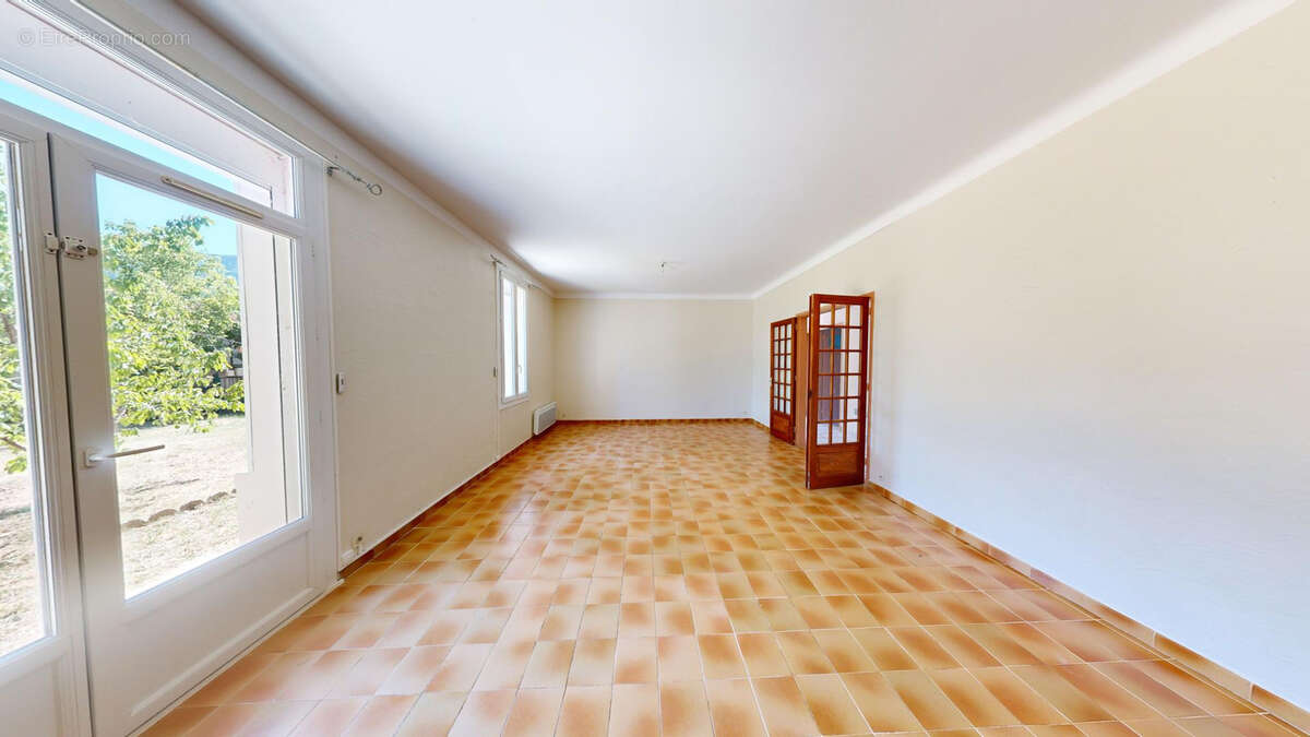 Maison à LARAGNE-MONTEGLIN