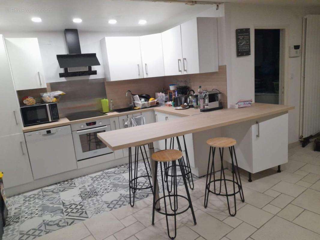 Appartement 338 m² à Fougeres  - photo 3