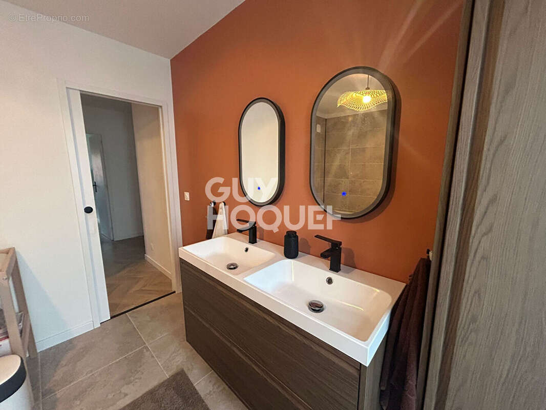 Maison à PEZILLA-LA-RIVIERE