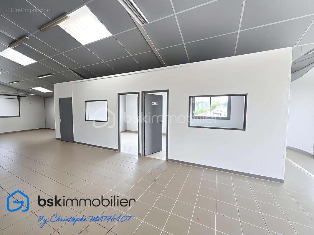 Bâtiment industriel de 1 700 m² sur terrain de 6 230 m² – Nombreuses possibilités d’exploitation ! - photo 3