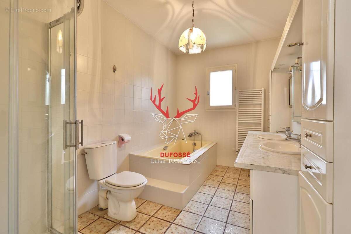 Maison à LA TOUR-DE-SALVAGNY