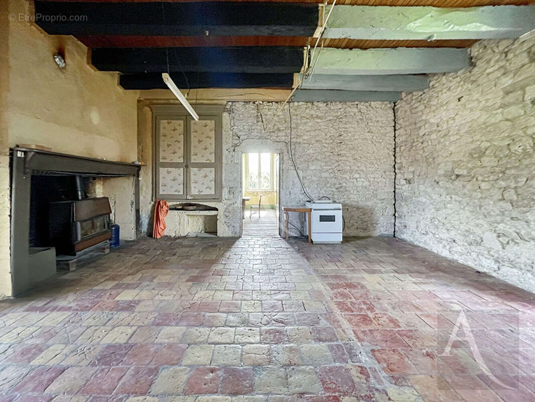 Maison à SAINT-BEAUZEIL