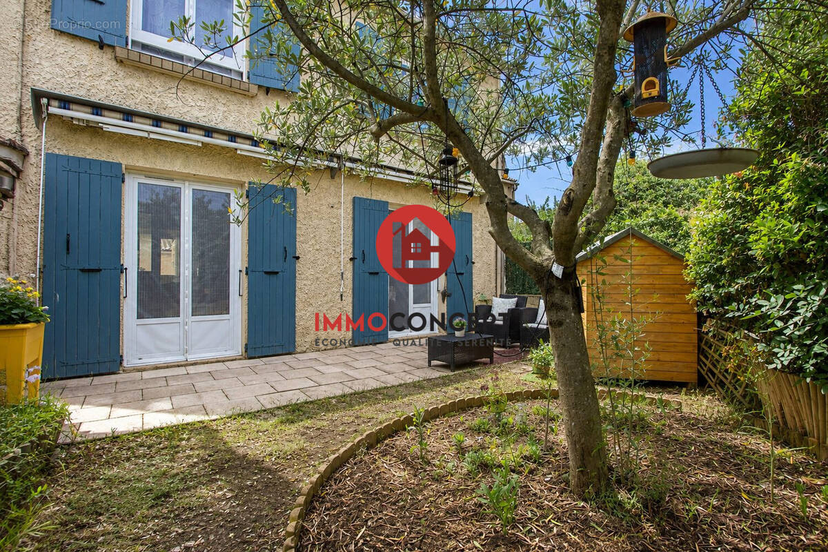 Côté terrasse - Maison à VILLENEUVE-LES-AVIGNON
