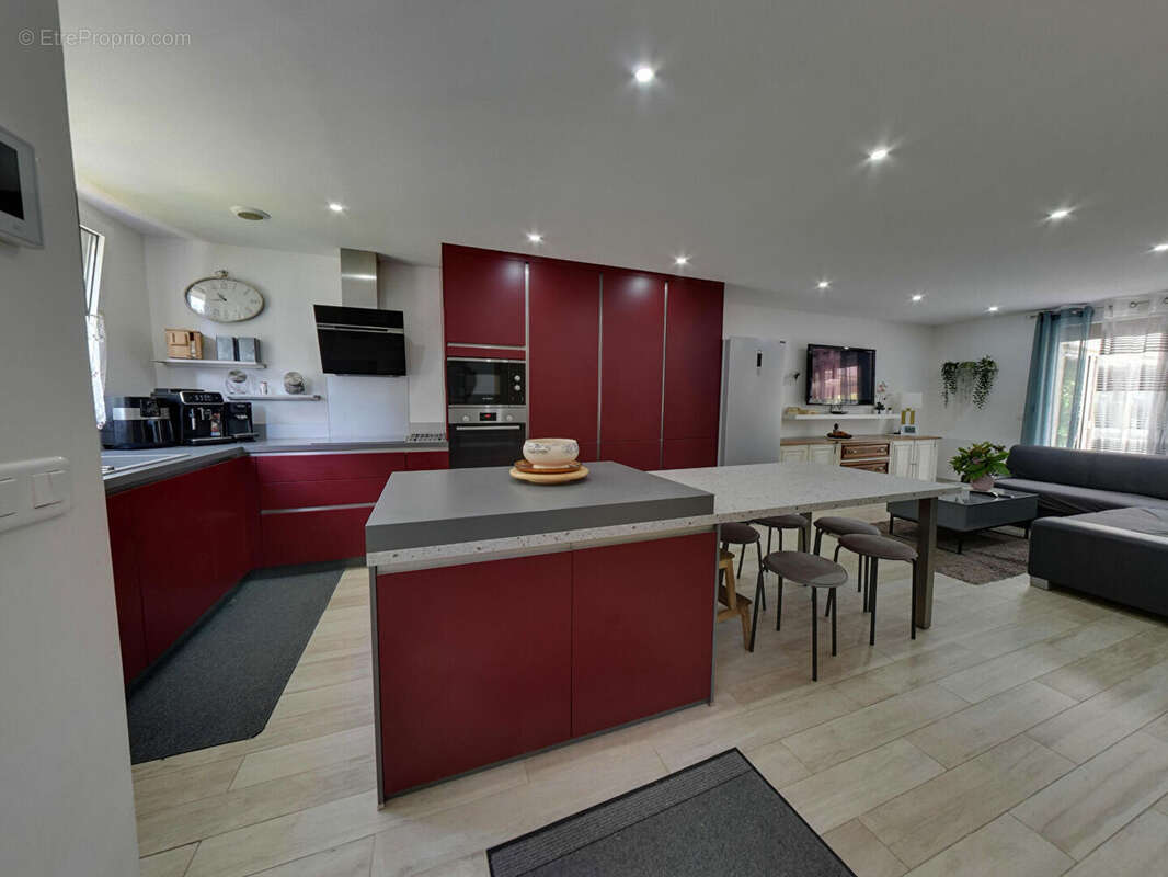 Maison à OZOIR-LA-FERRIERE