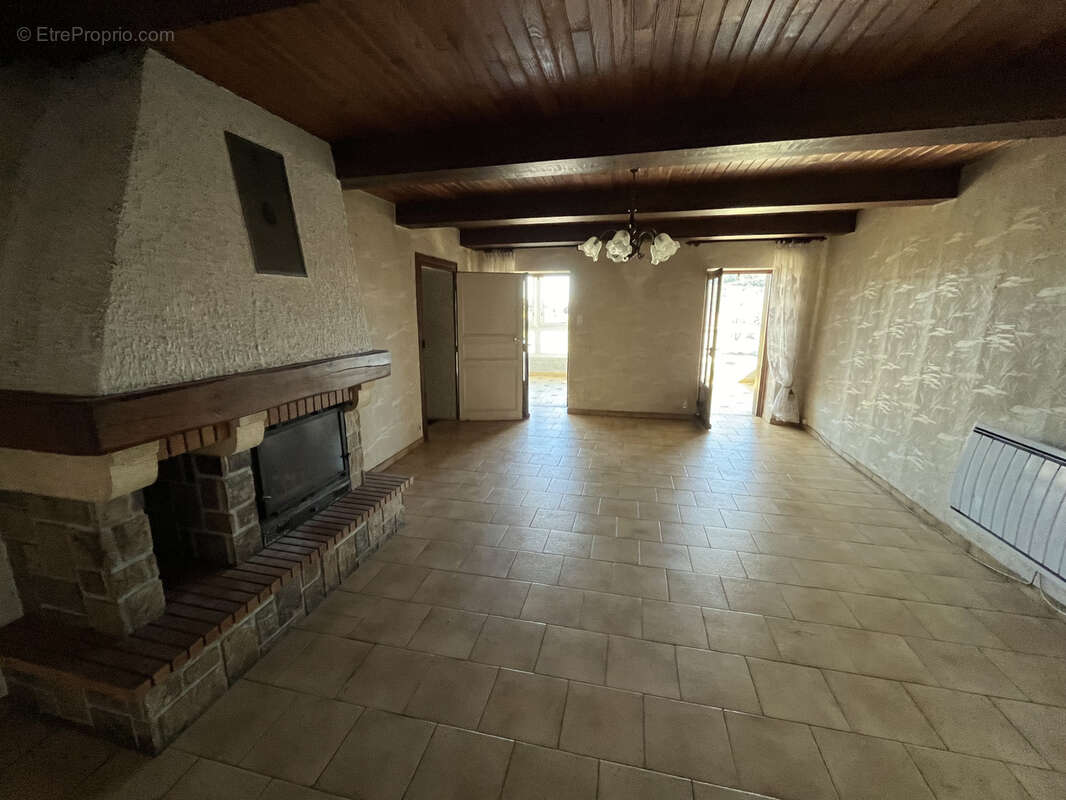 Maison à CASTANET-LE-HAUT