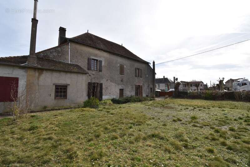 Maison à SAINT-LEGER-MAGNAZEIX