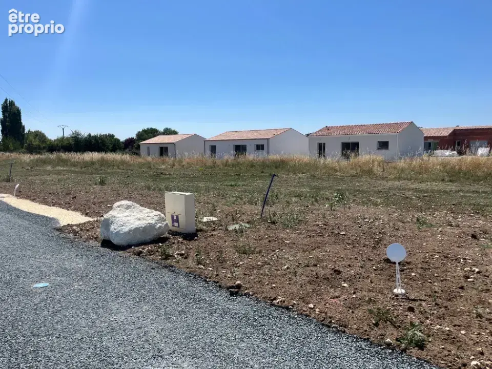 Terrain 586 m² à vendre à Les Metairies (16200) - photo 1