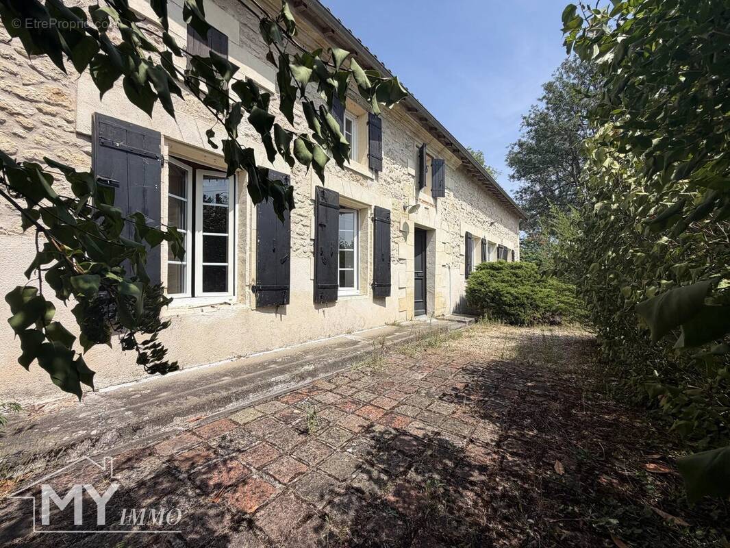 Maison à MONTPEYROUX