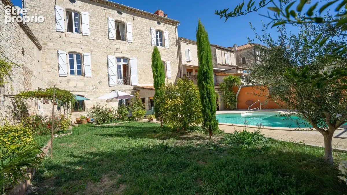 Magnifique maison bourgeoise 18 ème en coeur de village avec jardin, piscine et superbe vue - photo 3