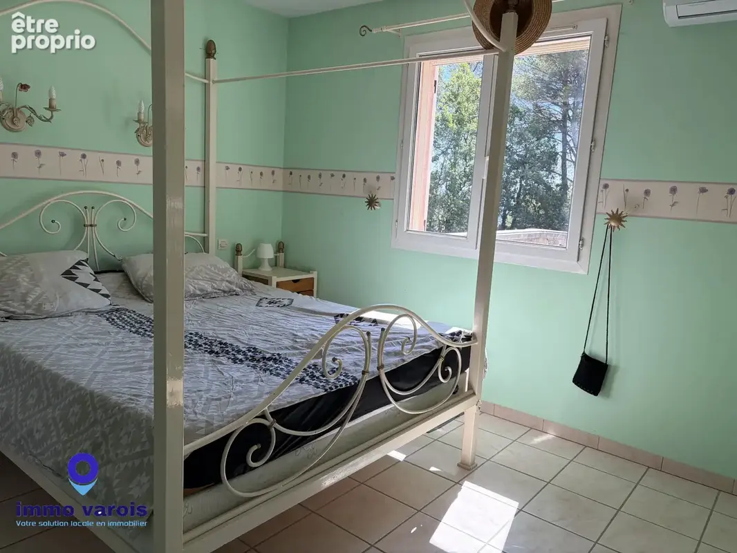 CUERS Environnement privilégié Villa familiale T5 avec piscine et dépendances - photo 10