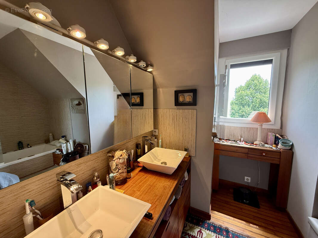 Magnifique propriété type 6 sur 1900 m2 de terrain sur sous-sol total - photo 7