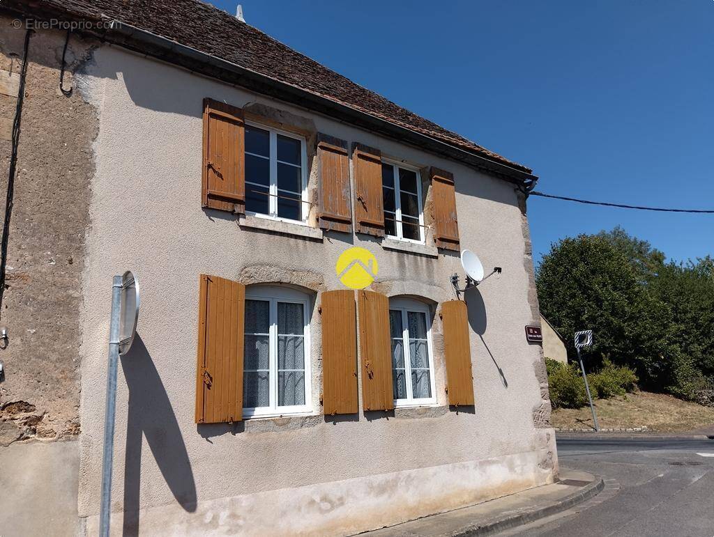 Maison à LURCY-LEVIS