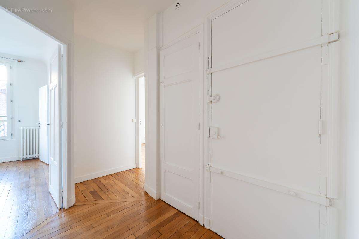 Appartement à PARIS-14E