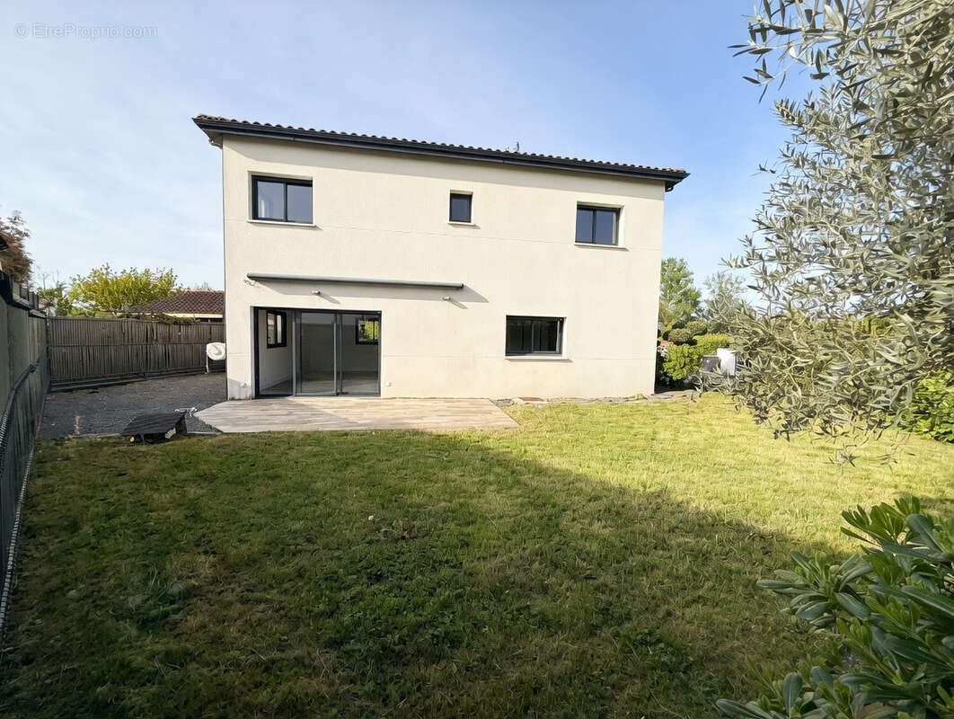 Maison à PECHBONNIEU